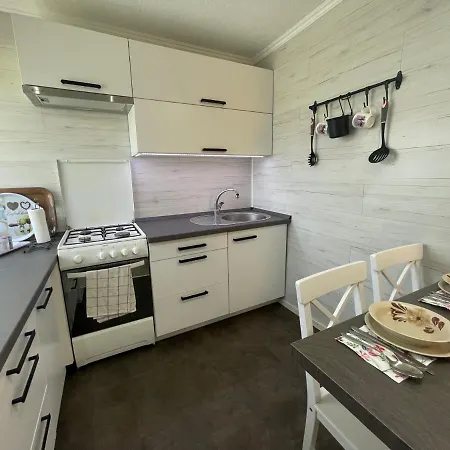 Levendula Jakuzzis Vendeghaz Holiday home Gardony